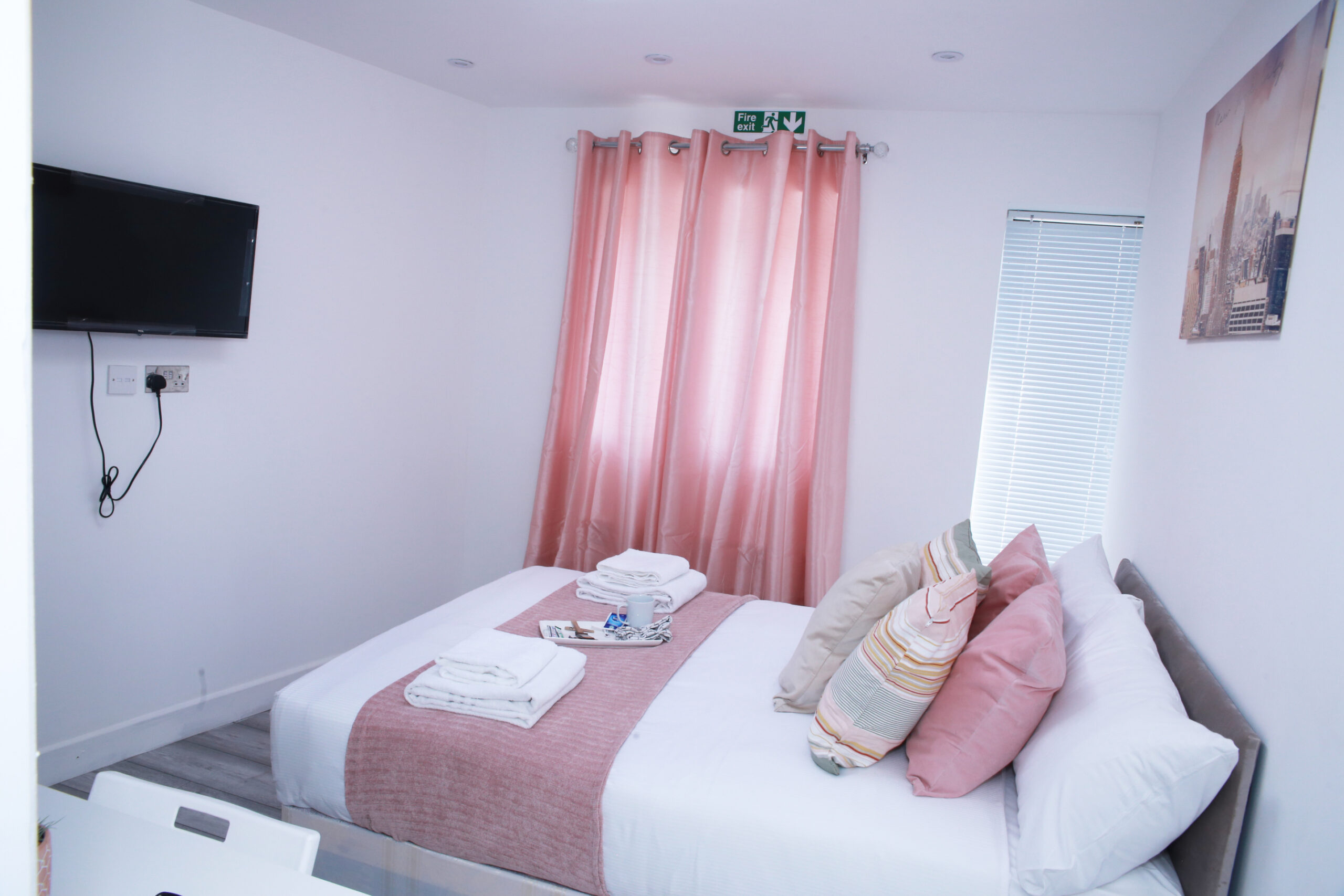 Harrow Luxury Apartment with free parking