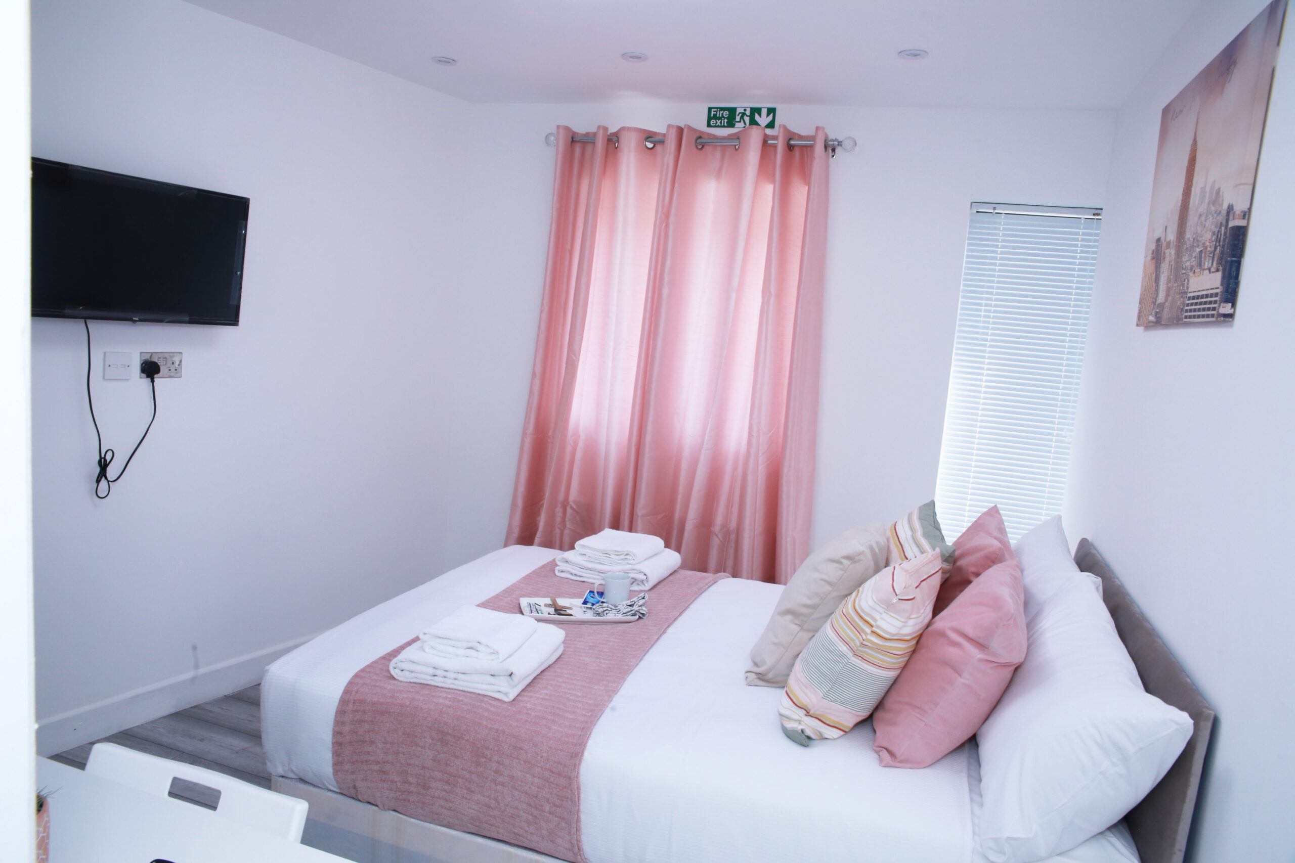 Harrow Luxury Apartment with free parking
